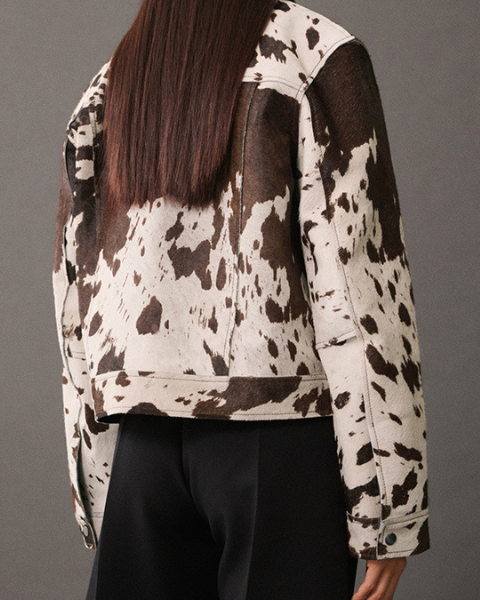 Giacca donna animalier, un capo versatile e di tendenza per affrontare con stile primavera e autunno.