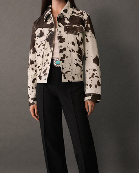 Giacca trucker donna stampa animalier. Stile casual chic per un look audace e confortevole, ideale in ogni stagione.