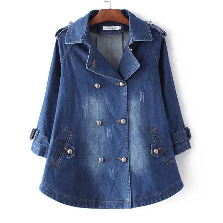 Elegante giacca donna doppiopetto blu scuro, stile modellante. Il capospalla perfetto per un look moderno e chic.