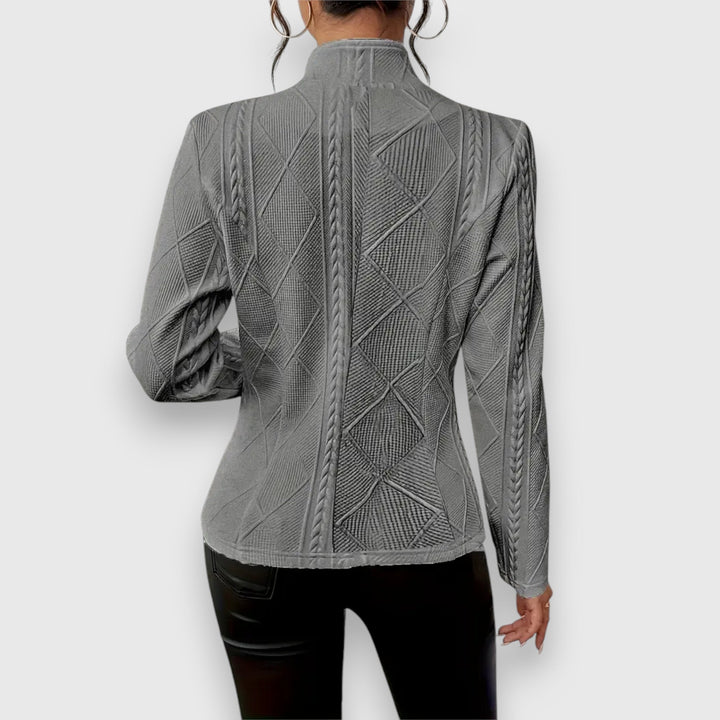 Cardigan donna chic con bottoni frontali e design a trecce, versatile per moda femminile autunno/primavera.