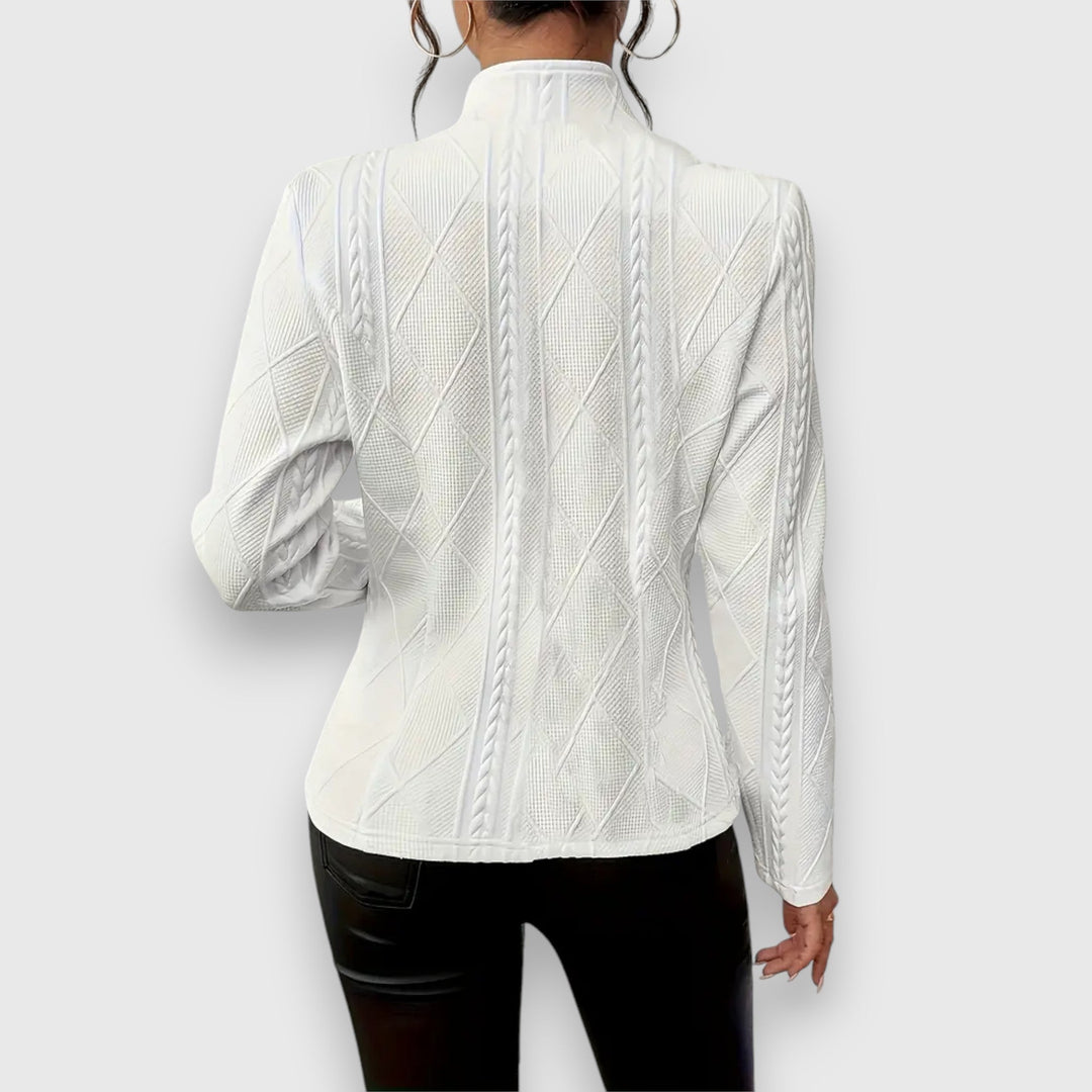 Moda femminile: giacca donna versatile con bottoni e design a trecce, per primavera e autunno.