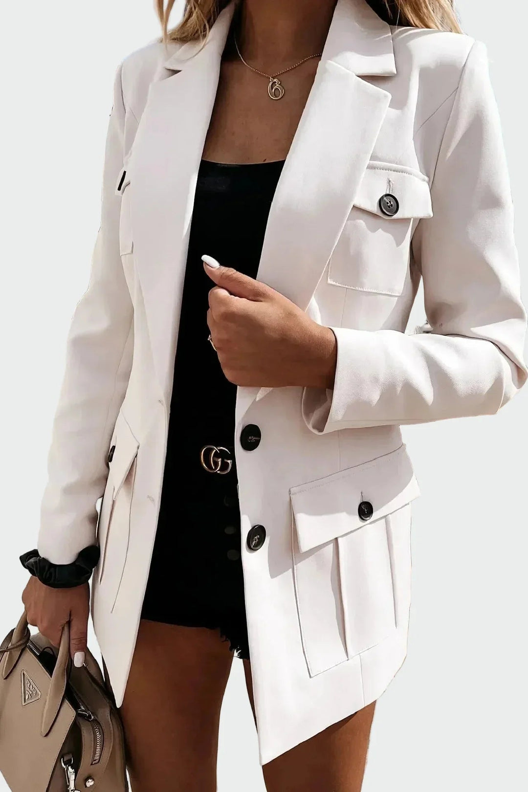 Blazer donna sartoriale versatile bianco con revers a lancia e spalline, perfetto per l'ufficio o eventi.