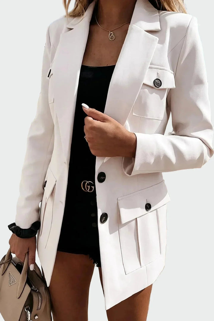 Blazer donna sartoriale versatile bianco con revers a lancia e spalline, perfetto per l'ufficio o eventi.