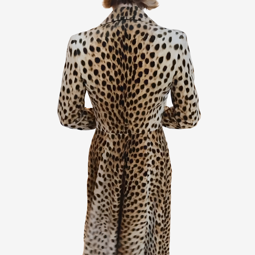 Capospalla donna lungo con vivace fantasia animalier. Aggiungi stile unico al tuo look.