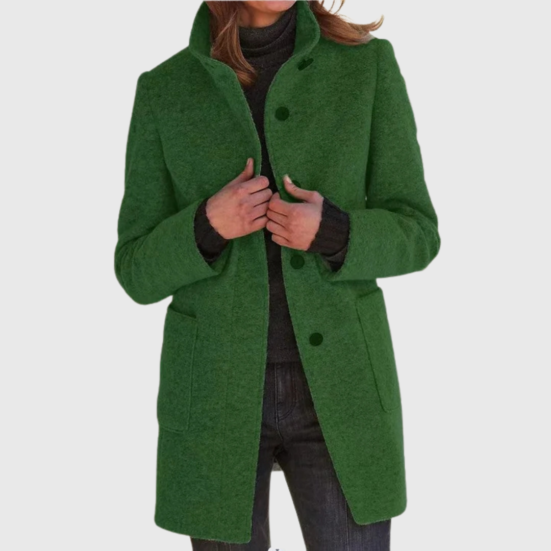 Elegante giacca invernale da donna con collo alto, perfetta per un look casual o chic. Calda e alla moda.