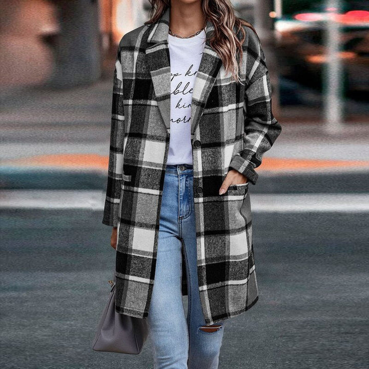 Elegante giacca donna a quadri, con bottoni, un capo versatile per ogni occasione.