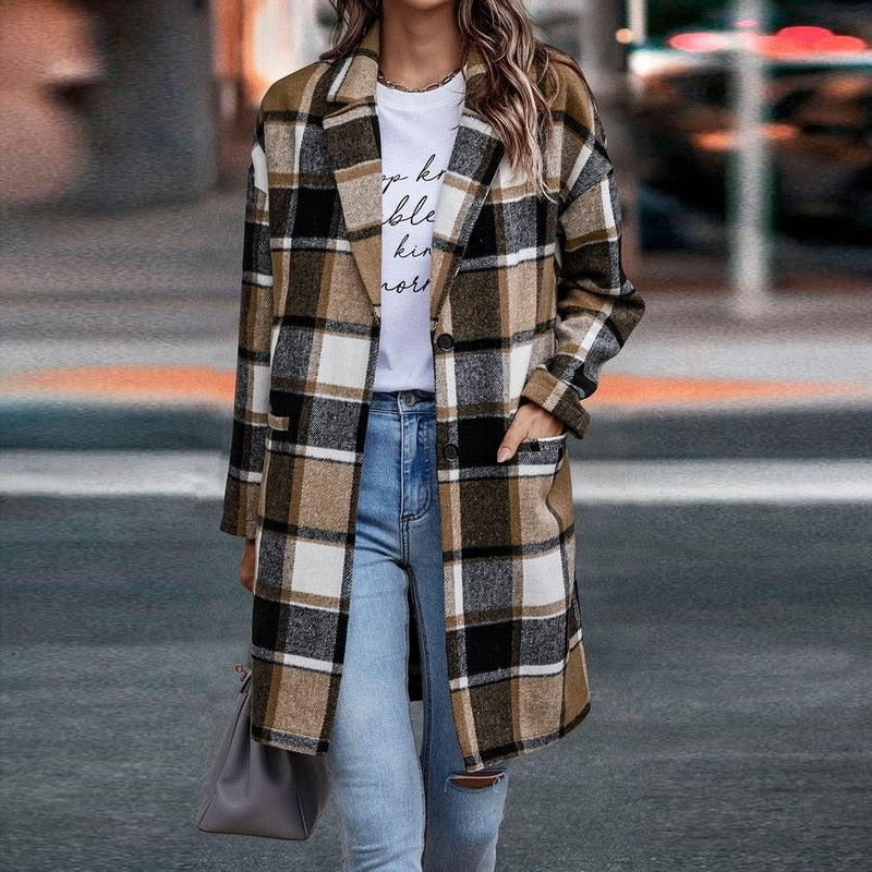 Giacca donna a quadri elegante, ideale per look autunno/inverno casual chic.