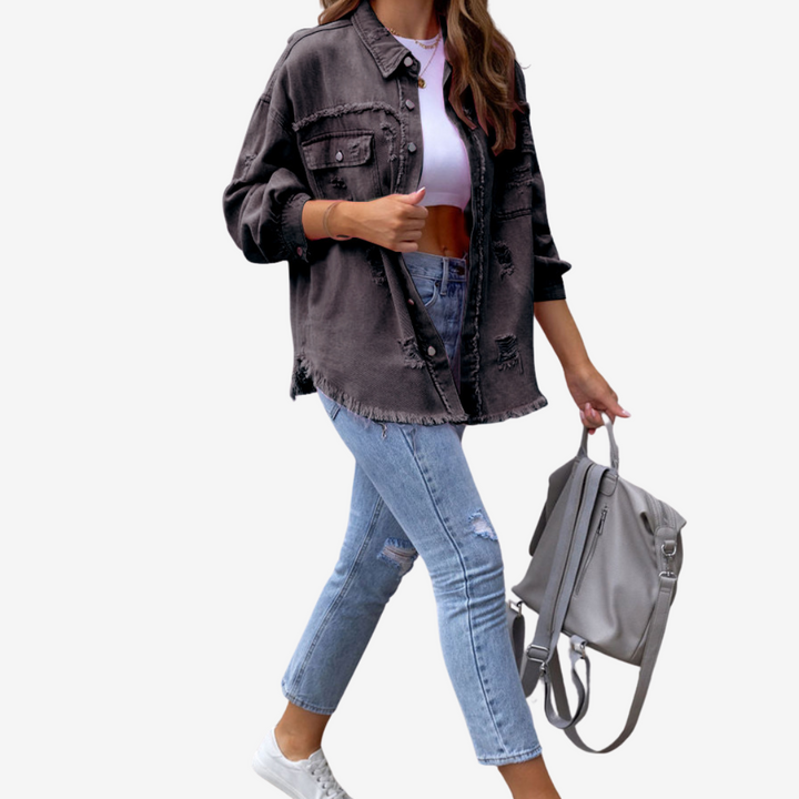 Giacca sfrangiata oversize da donna, stile casual e vestibilità comoda, un must-have per la moda primaverile.