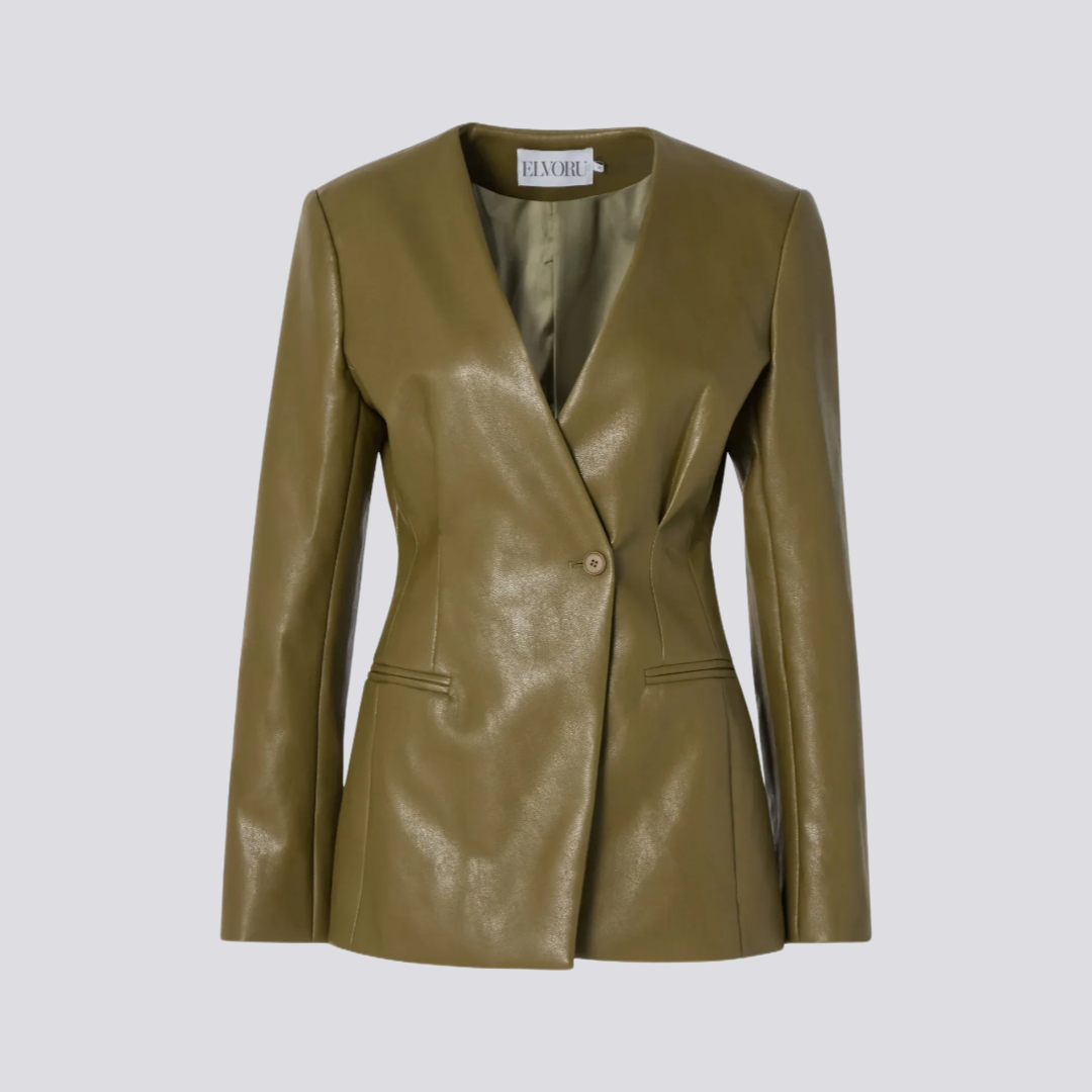Elegante giacca donna verde scuro, taglio sagomato e scollo a V, perfetta per un tocco di classe nel guardaroba.
