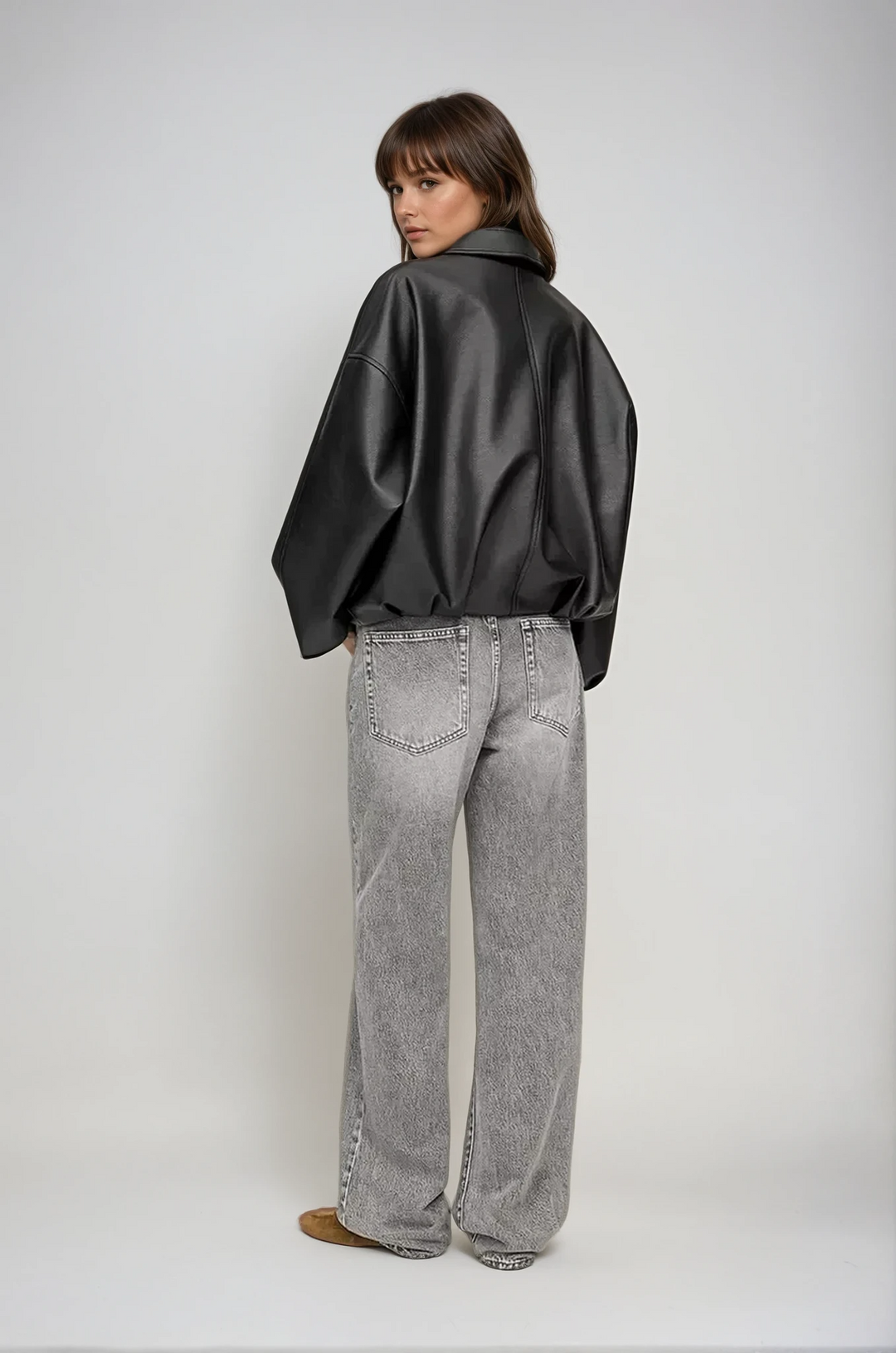 Giacca donna aviatore con cintura in vita, per un outfit trendy e un tocco di stile vintage.