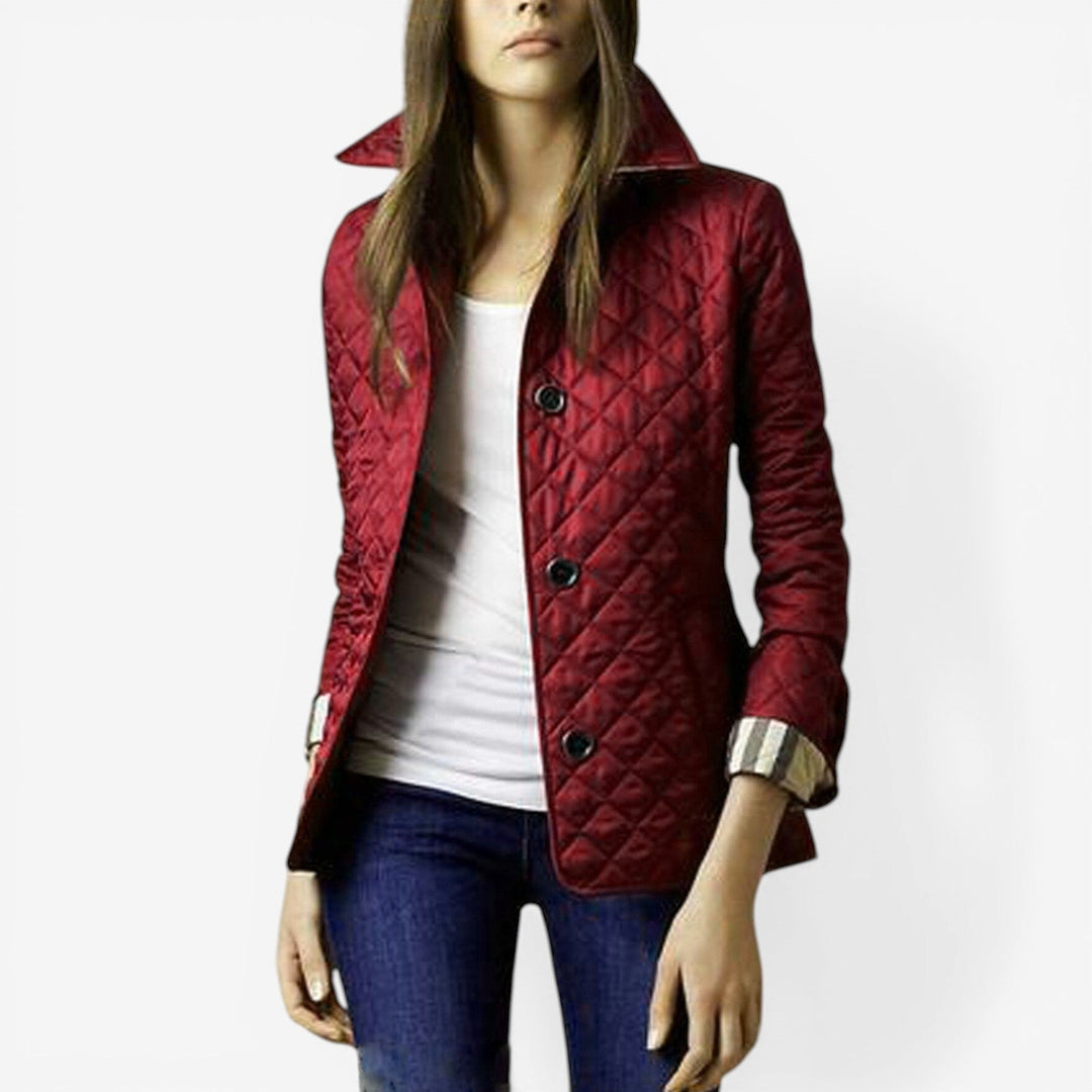 Giacca trapuntata donna elegante con bottoni, ideale per autunno e inverno. Capospalla versatile moda donna slim fit.
