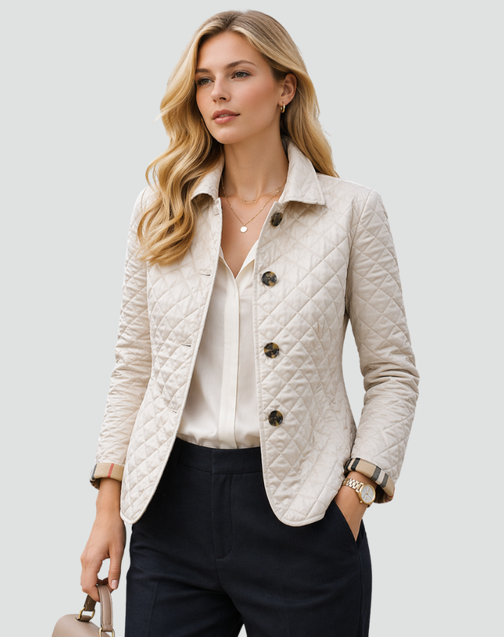 Elegante giacca trapuntata donna autunno inverno con bottoni e colletto, vestibilità sagomata, look chic.