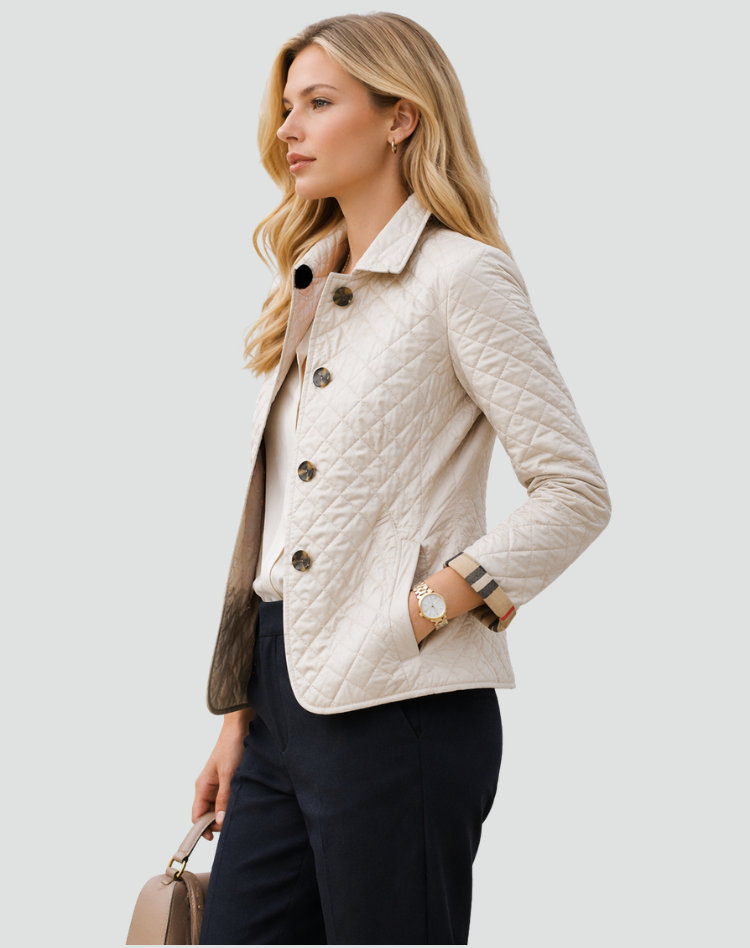 Giacca donna trapuntata casual chic, maniche lunghe, tasche laterali e bottoni. Capospalla versatile AW.