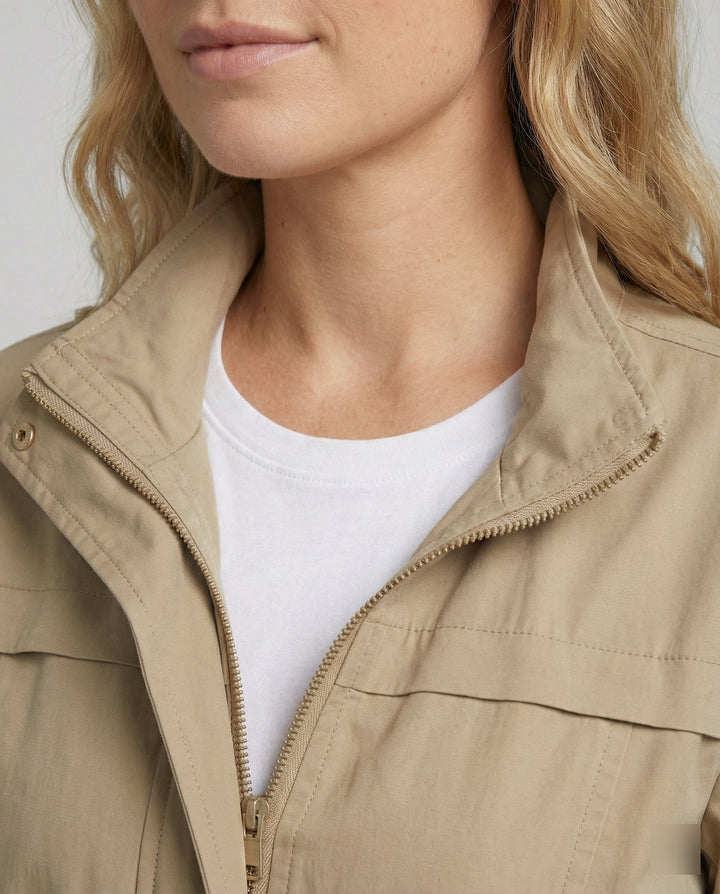 Giacca donna leggera utility con vita regolabile, un must-have per la moda casual.