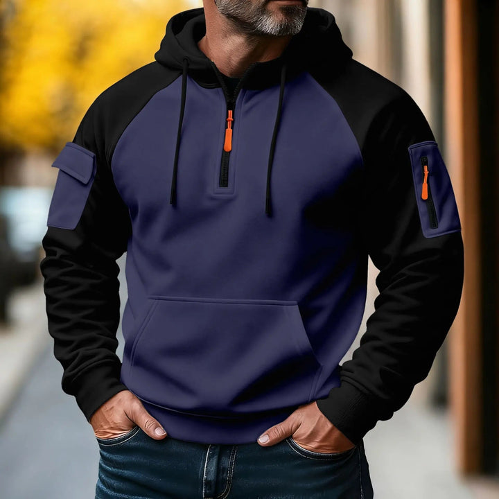 Giacca uomo casual con cappuccio regolabile e zip, ideale per comfort quotidiano. Outerwear versatile autunno/inverno.