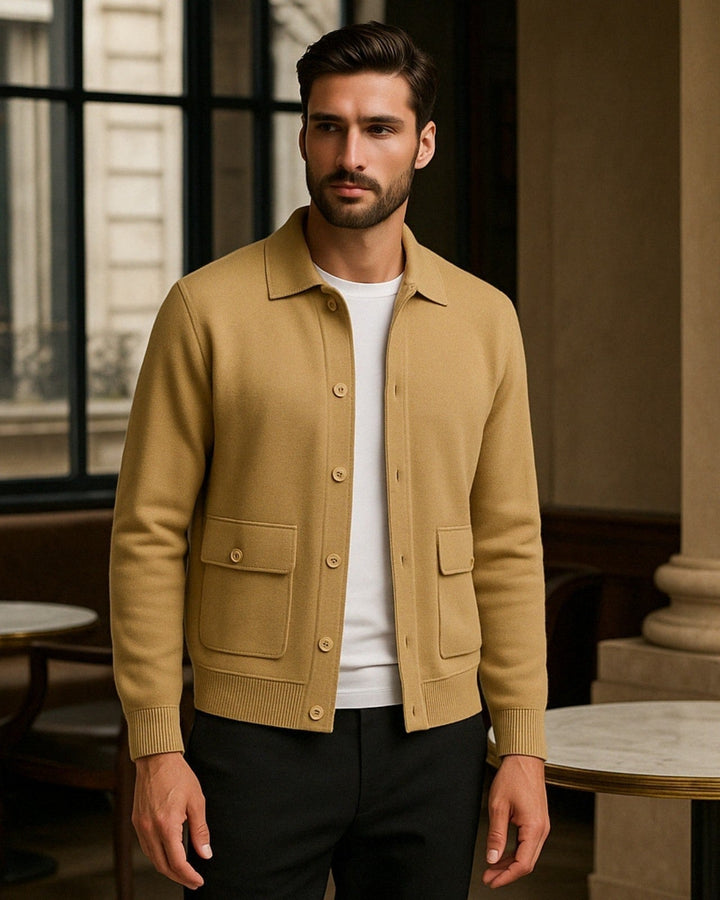 Giacca uomo verde, comfort morbido e stile casual-elegante, ideale per outfit invernali e abbigliamento maschile.