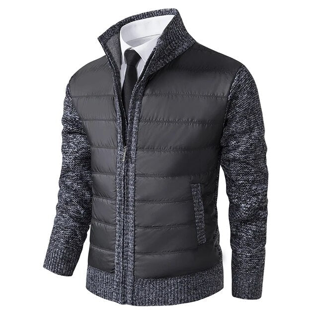 Design moderno per giacca uomo ibrida a collo alto. Perfetta per le temperature autunnali e invernali.