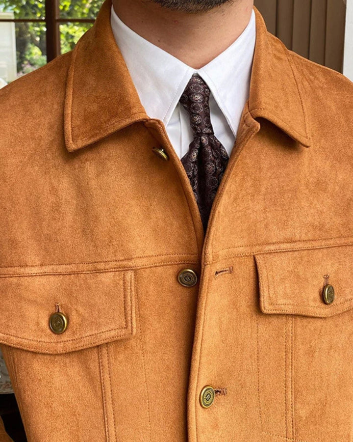 Giacca trucker uomo arancione per un outfit maschile casual e confortevole. Moda autunno.
