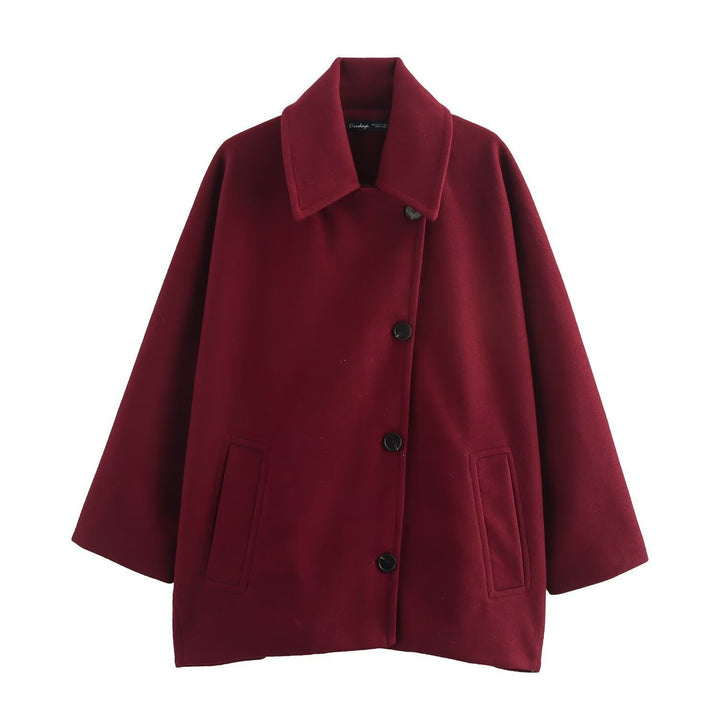 Cappotto donna invernale con colletto ampio, chiusura bottoni. Disponibile in kaki, grigio, nero, rosso.