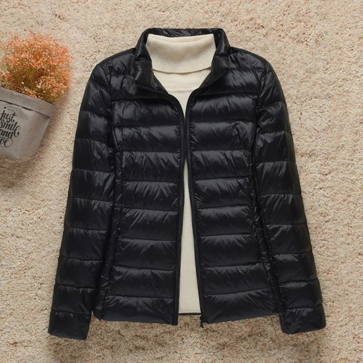 Giacca invernale trapuntata da donna con zip, calda e leggera, perfetta per le mezze stagioni.