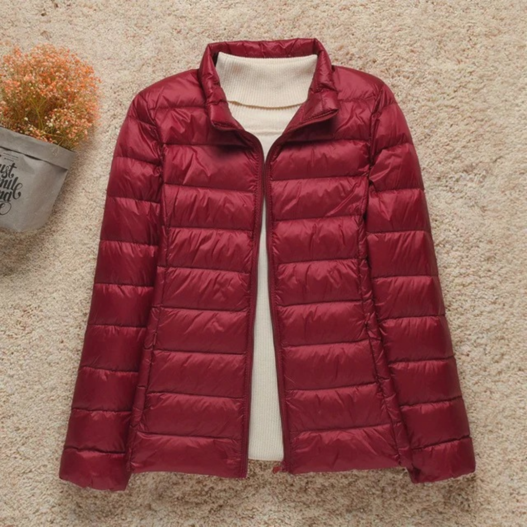 Giacca donna trapuntata, versatile e alla moda, con zip frontale. Perfetta per la stagione fredda.
