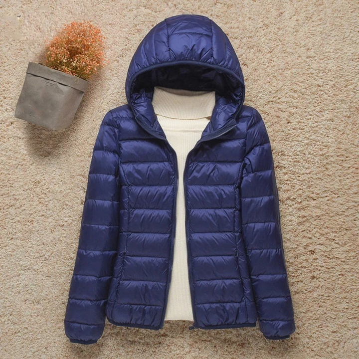 Giacca donna trapuntata con zip frontale, perfetta per affrontare l'inverno con stile e comfort.