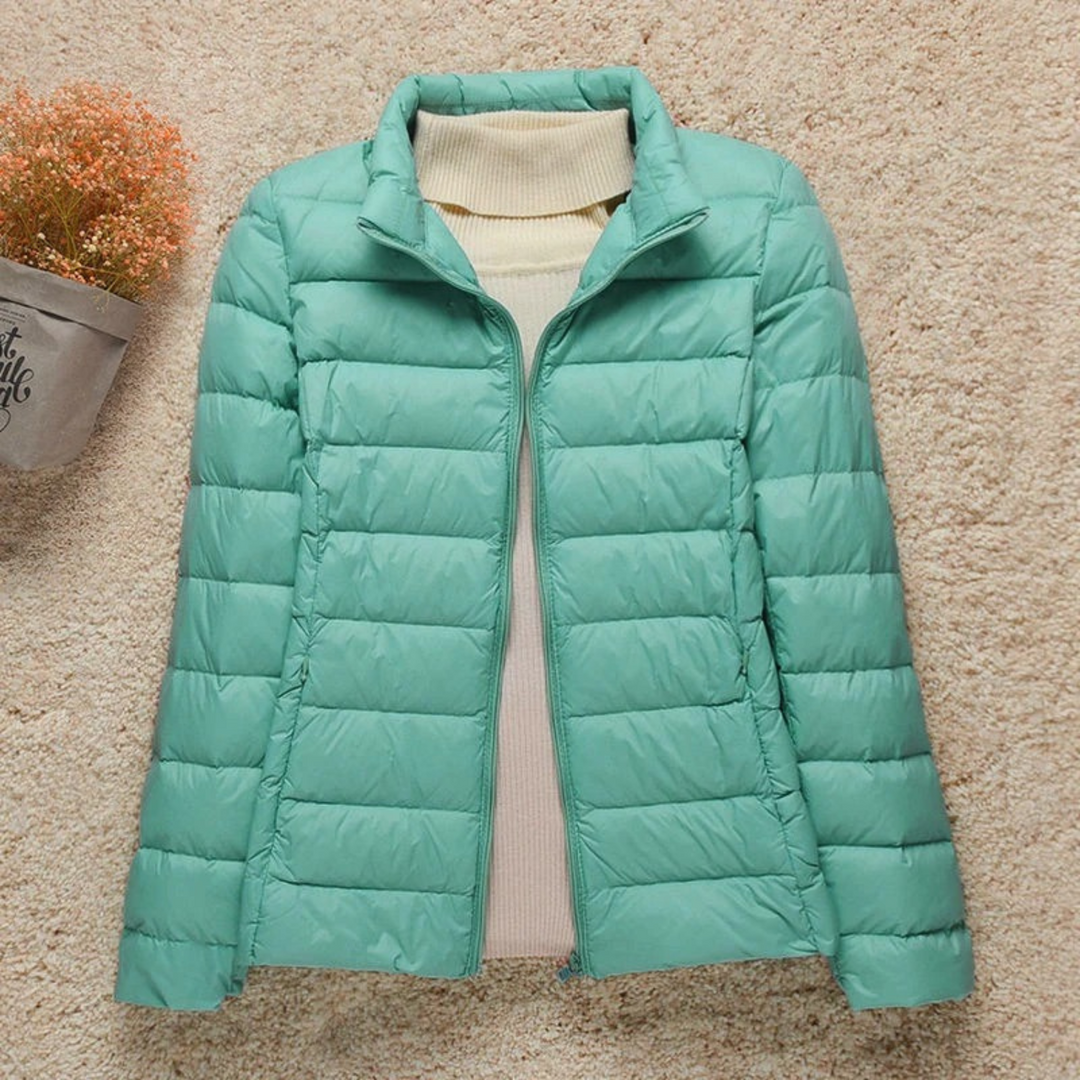 Giacca donna invernale trapuntata con zip frontale, ideale per il freddo e look casual chic.