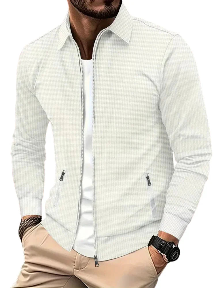 Giubbotto uomo moderno versatile, ideale per viaggio e uso quotidiano, offre comfort e stile maschile.