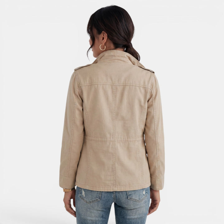 Giacca marrone da donna, tessuto leggero con cerniera. Ideale per abbigliamento casual e passeggiate autunnali.