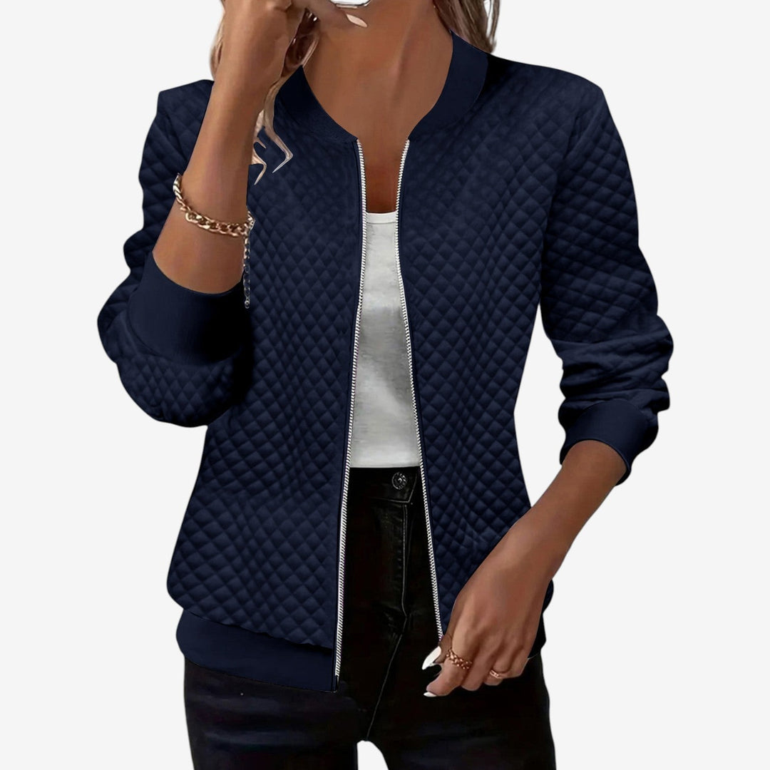 Moderno gilet trapuntato da donna con zip e design casual, ottimo per stratificare in autunno.