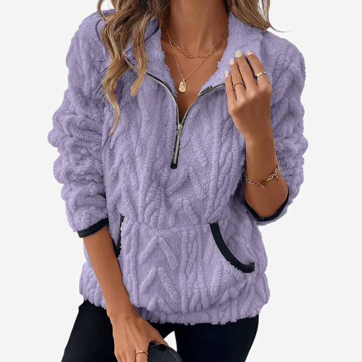 Moda autunno inverno: gilet donna morbido e caldo con zip. Perfetto per un look versatile.