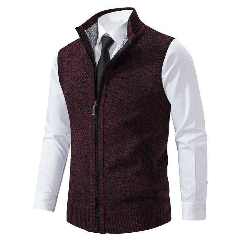 Gilet da uomo versatile con zip e collo alto, capo essenziale per un look raffinato autunnale invernale.