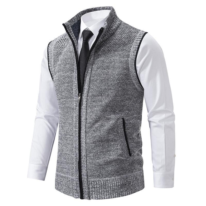 Gilet uomo casual chic con zip e collo alto, un capo must-have per la moda uomo autunno inverno.