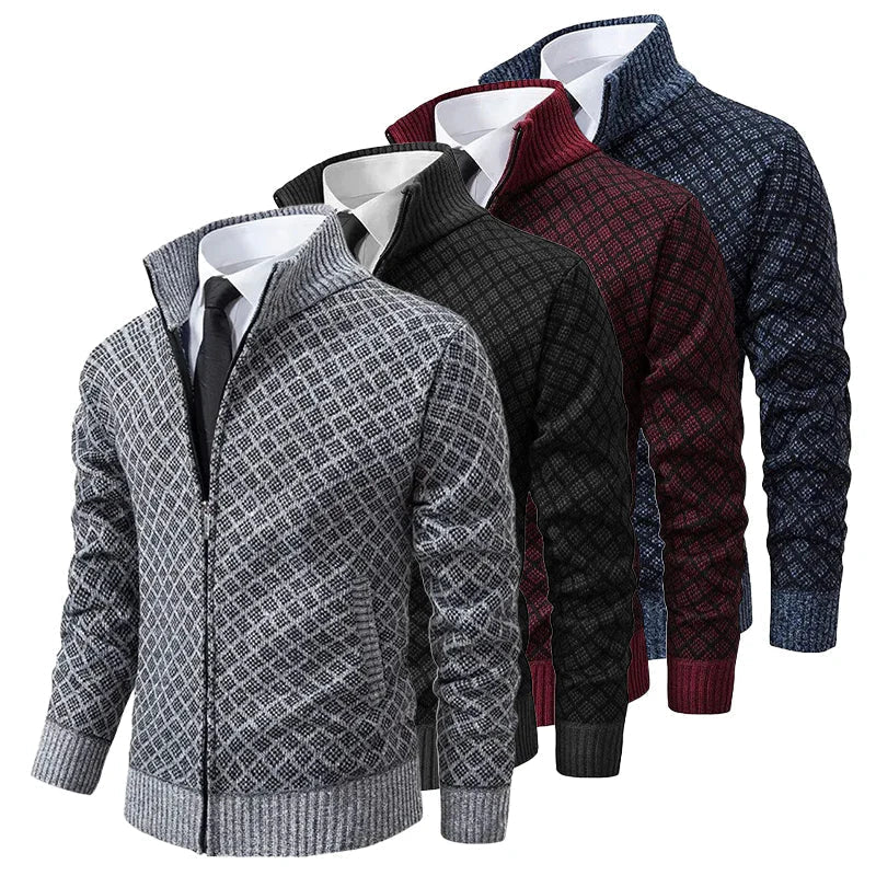 Modello gilet uomo elegante. Dettaglio collo alto e zip integrale, vestibilità regolare. Perfetto per l'inverno.