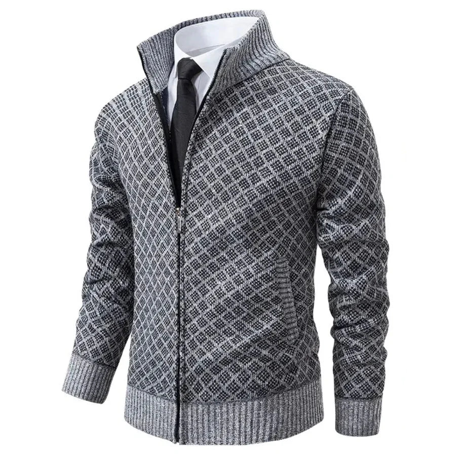 Gilet uomo con collo alto e zip. Elegante e caldo, ideale per abbigliamento maschile autunno inverno. Vestibilità regolare.