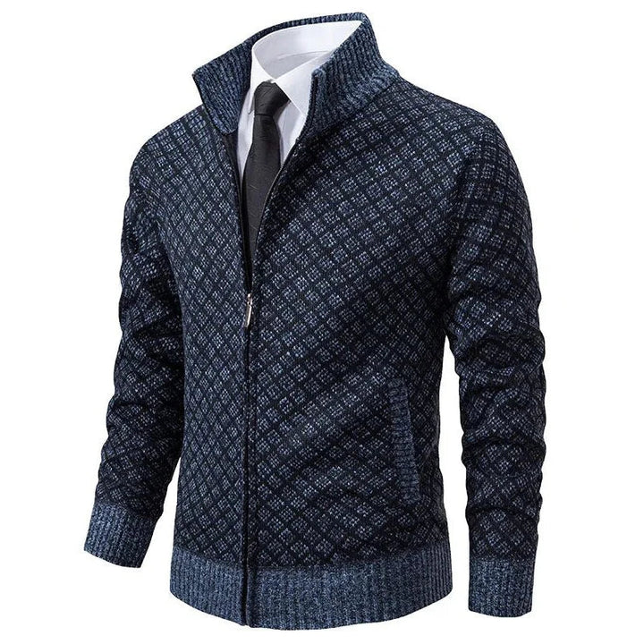 Gilet uomo raffinato, collo alto e zip integrale per un look moderno. Abbigliamento maschile elegante e versatile.