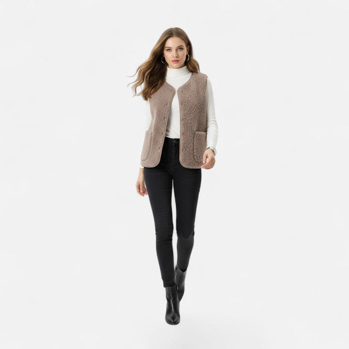 Gilet da uomo multiuso per uno stile elegante e moderno. Comfort quotidiano, un capo versatile per l'abbigliamento maschile.