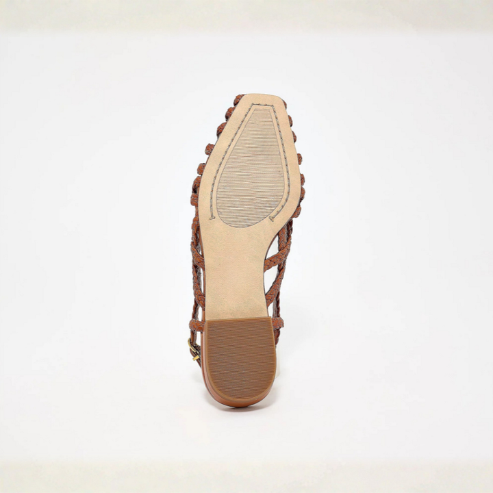 Sandali donna stile slingback, con intricate lavorazioni intrecciate, comodi e alla moda.