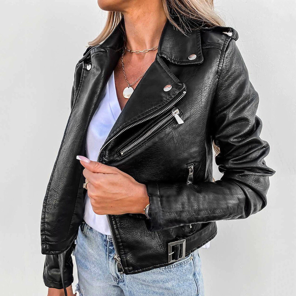 Giacca da donna in pelle rossa, stile moderno. Ideale per un look elegante e audace, versatile per ogni occasione.