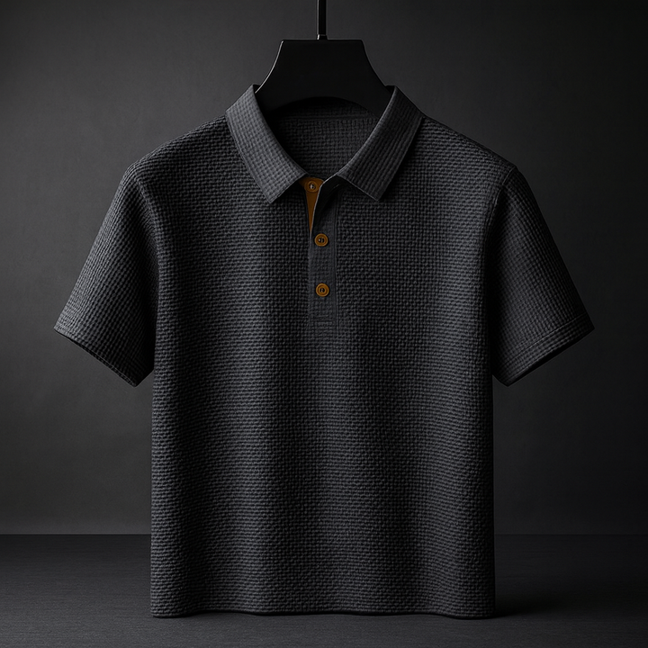 Polo uomo casual-elegante, maniche corte, colletto a revers. Vestibilità versatile per ufficio o tempo libero.