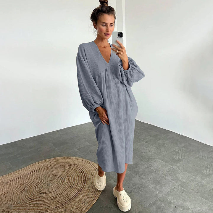 Abito midi casual donna versatile, scollo a V. Vestibilità comoda, ideale per look di moda donna primavera estate.