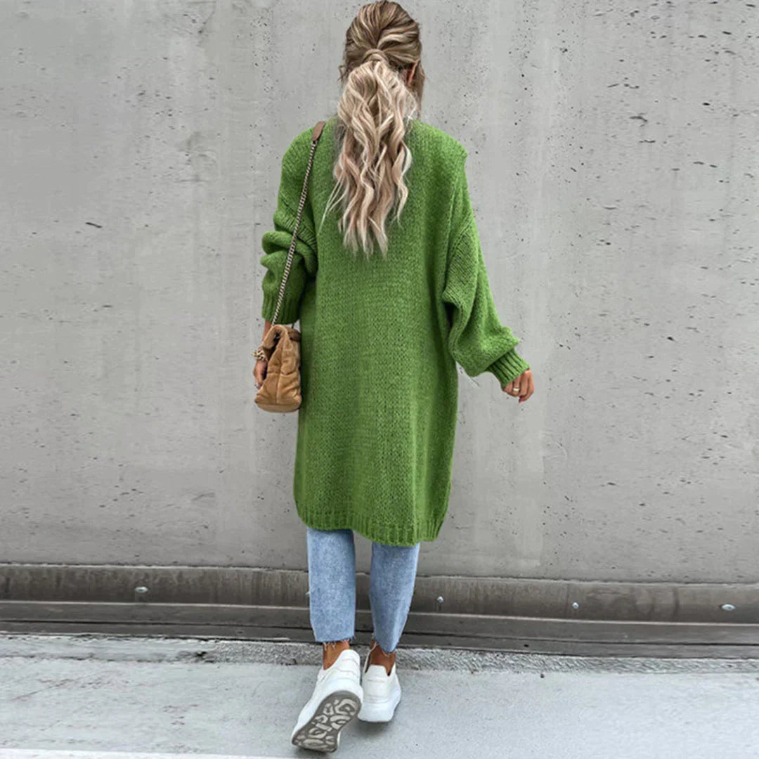 Moda femminile: cardigan lungo oversize, ideale per un look casual elegante.