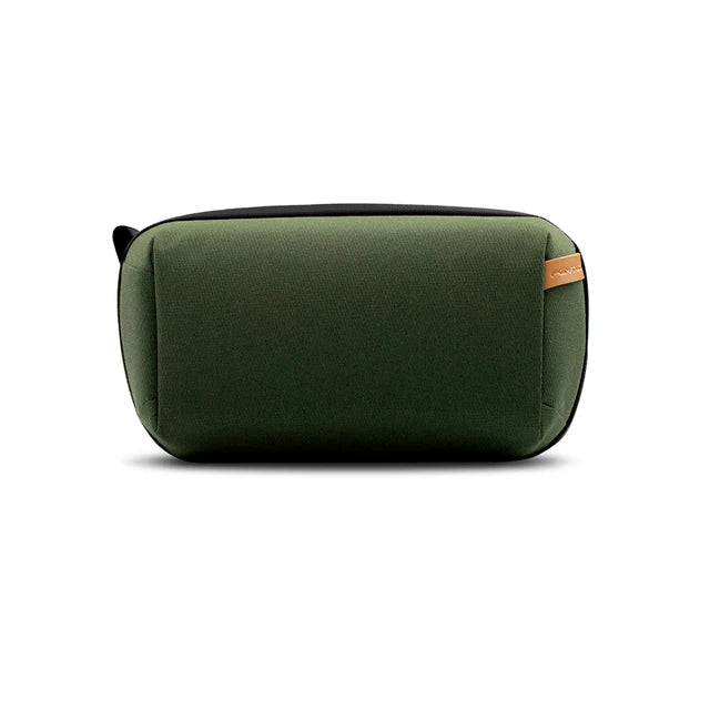 Organizer tecnologico unisex nero, ottimo per tenere in ordine cavi, adattatori e piccoli gadget in viaggio.