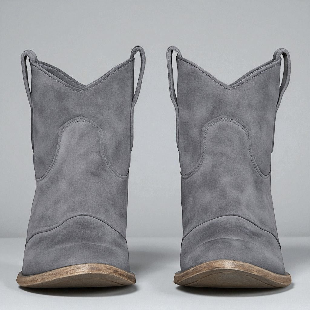 Scarpe donna: stivaletti western con tacco largo, ideali per un outfit casual o elegante d'inverno.