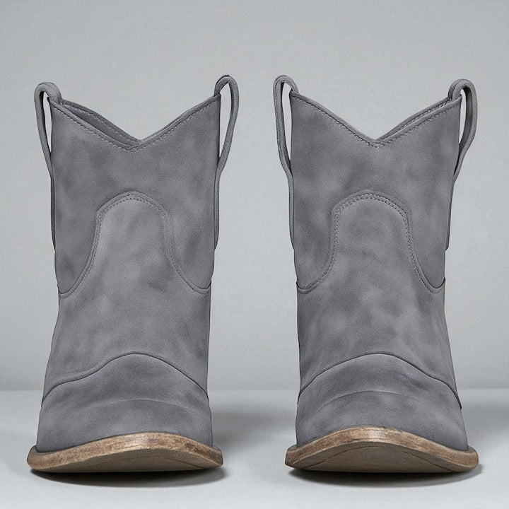 Scarpe donna: stivaletti western con tacco largo, ideali per un outfit casual o elegante d'inverno.