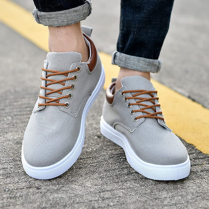Scarpe uomo sneakers moda, suola bianca per un look fresco e comfort duraturo in ogni passo.