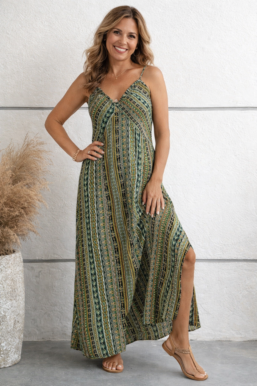 Abito maxi donna stampato floreale, tessuto fluido, perfetto per l'estate e le vacanze.