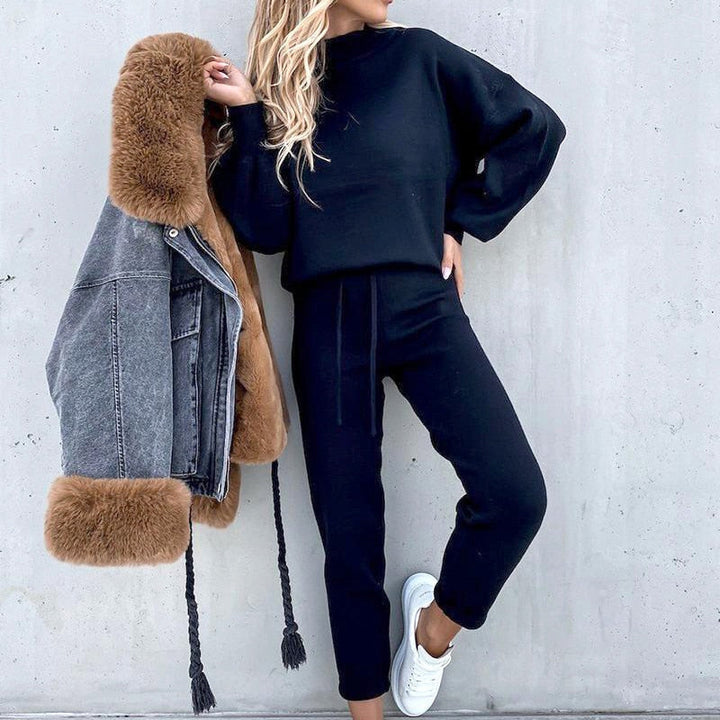 Completo tuta donna due pezzi per ogni stagione. Set comfy ideale per outfit casual chic e relax versatile.