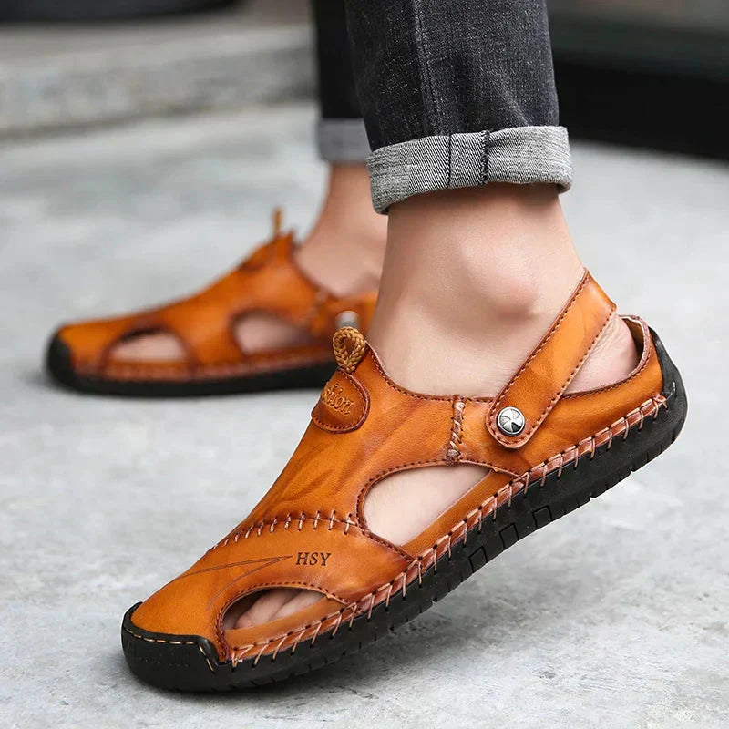 Sandali uomo ideali per passeggio, con plantare ergonomico e supporto stabile per lunghe camminate estive.