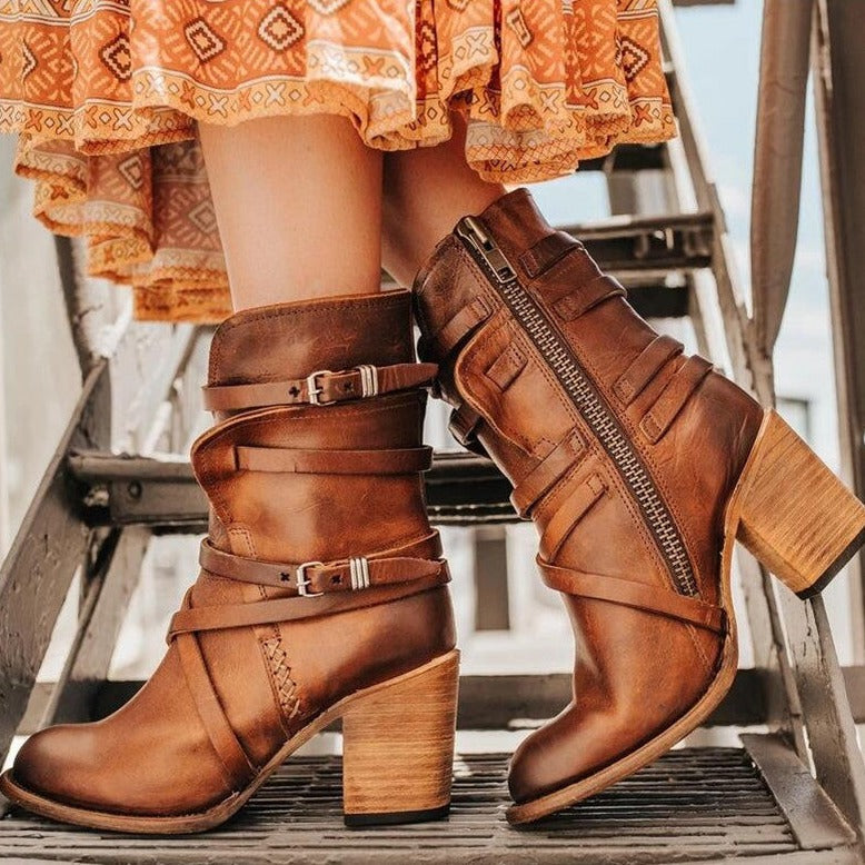 Stivali ortopedici vintage da donna in pelle, offrono comfort e stile per autunno/inverno.